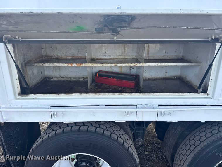 image for item EG1757 2013 International 7600 crane truck