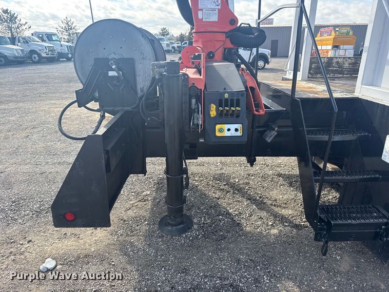 image for item EG1757 2013 International 7600 crane truck