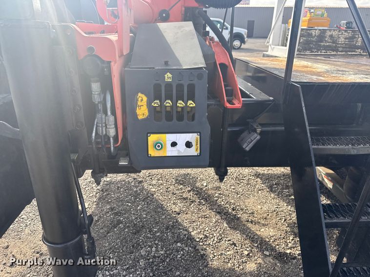 image for item EG1757 2013 International 7600 crane truck