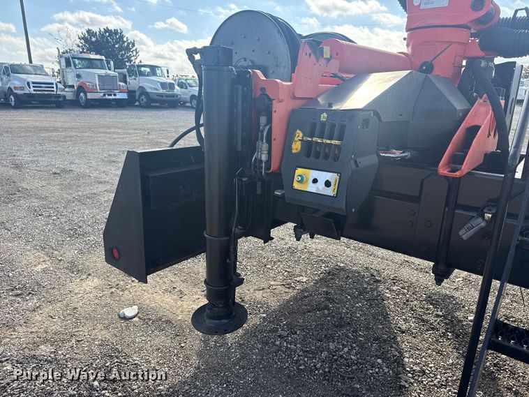 image for item EG1757 2013 International 7600 crane truck