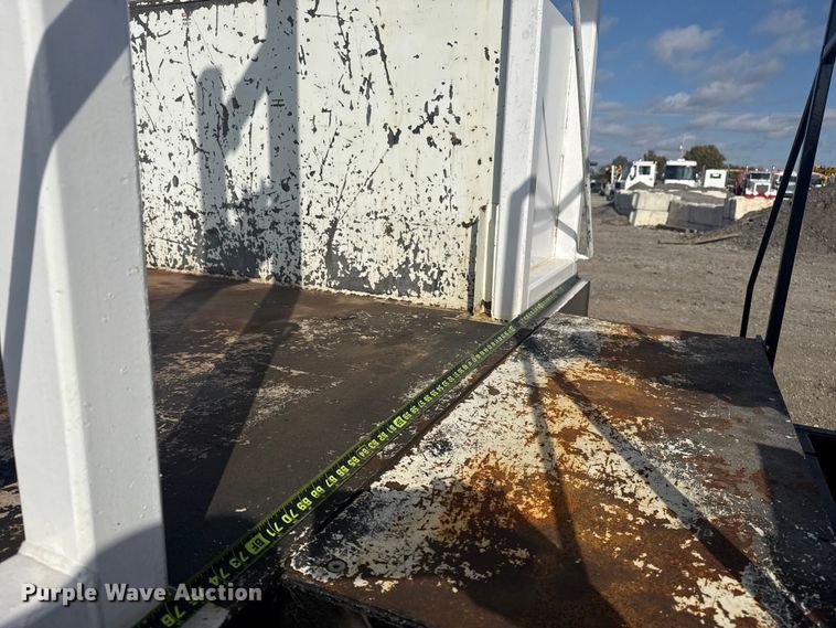 image for item EG1757 2013 International 7600 crane truck