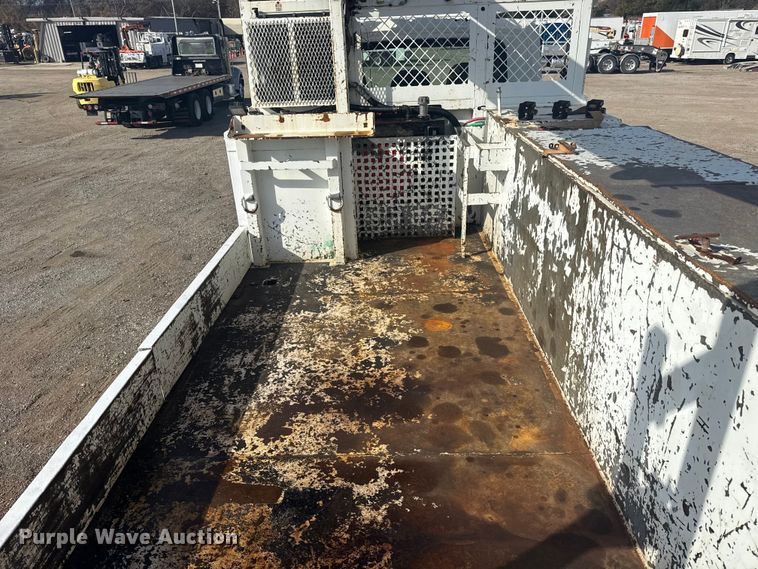 image for item EG1757 2013 International 7600 crane truck