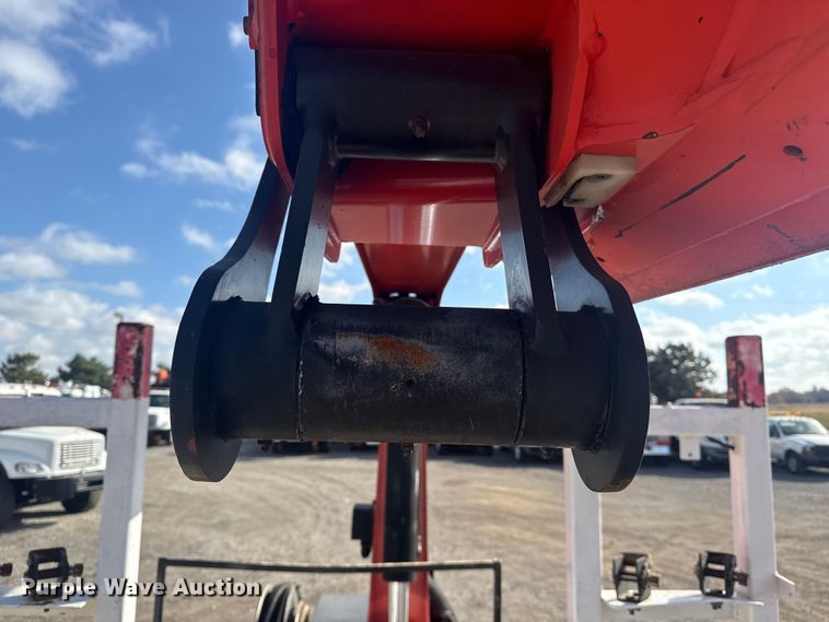 image for item EG1757 2013 International 7600 crane truck