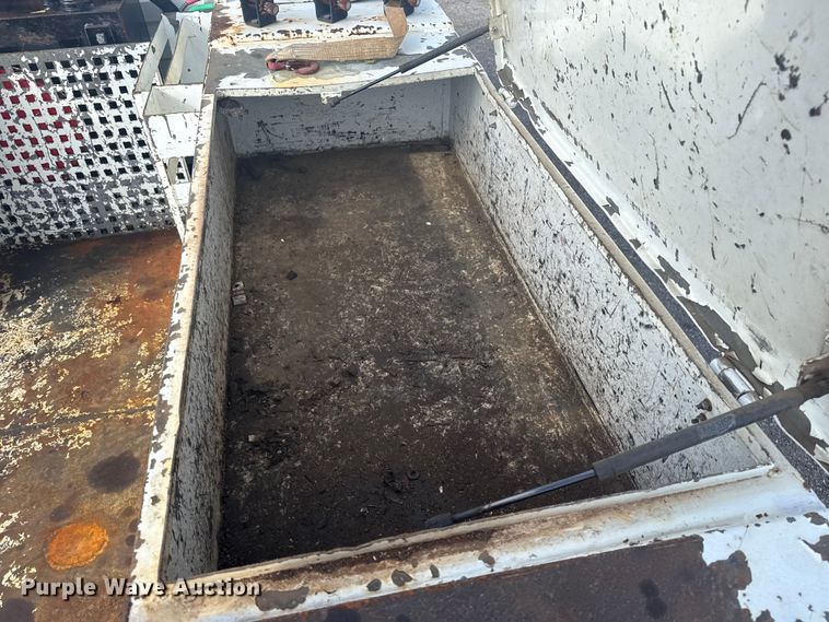 image for item EG1757 2013 International 7600 crane truck