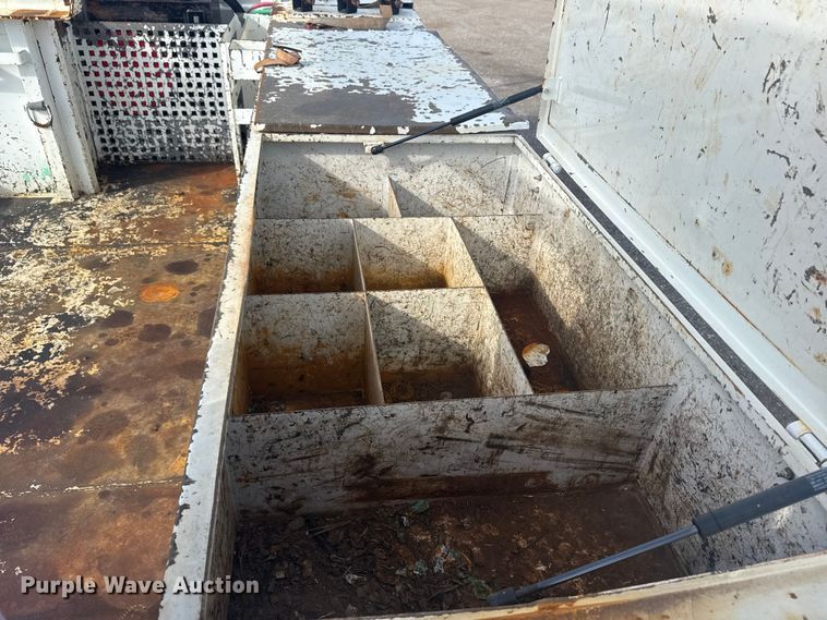 image for item EG1757 2013 International 7600 crane truck