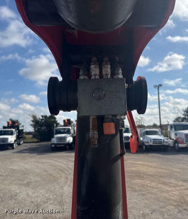 image for item EG1757 2013 International 7600 crane truck