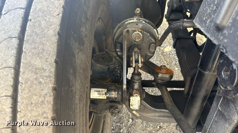 image for item EG1757 2013 International 7600 crane truck