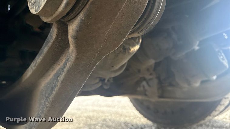 image for item EG1757 2013 International 7600 crane truck