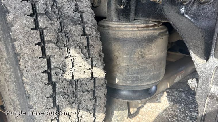 image for item EG1757 2013 International 7600 crane truck