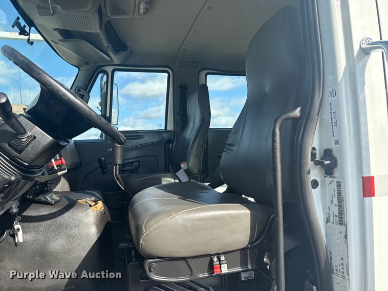 image for item EG1757 2013 International 7600 crane truck