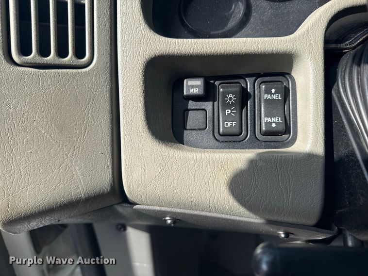 image for item EG1757 2013 International 7600 crane truck