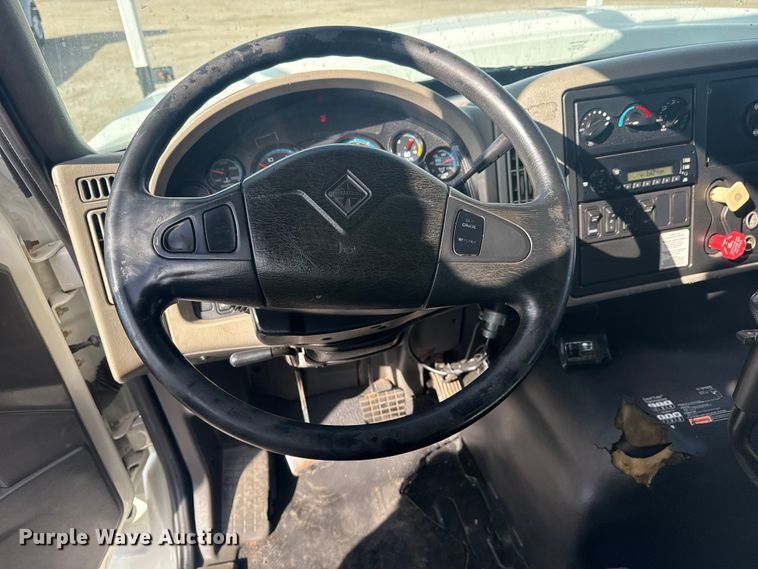 image for item EG1757 2013 International 7600 crane truck