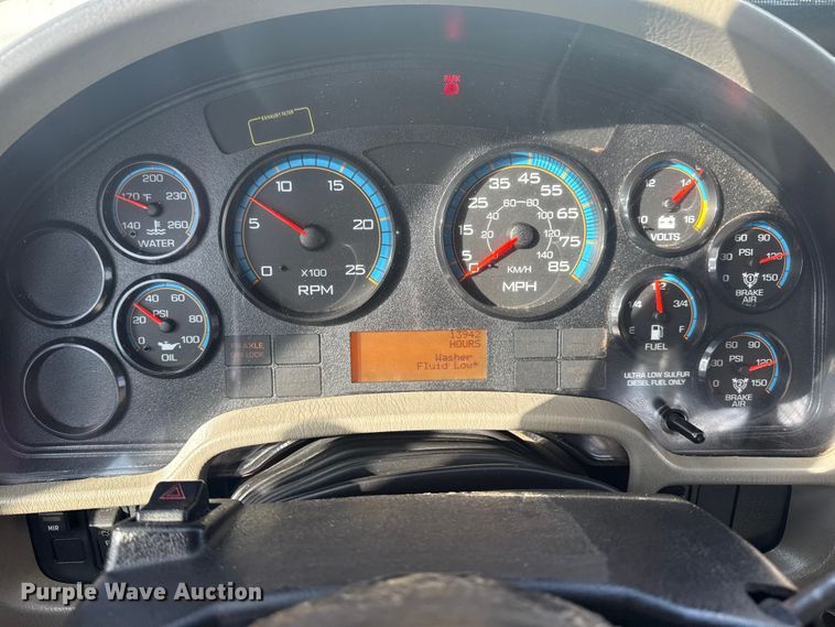 image for item EG1757 2013 International 7600 crane truck