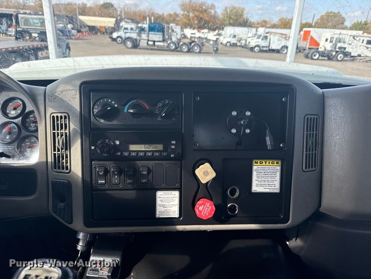 image for item EG1757 2013 International 7600 crane truck