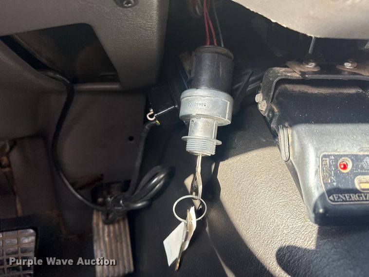 image for item EG1757 2013 International 7600 crane truck