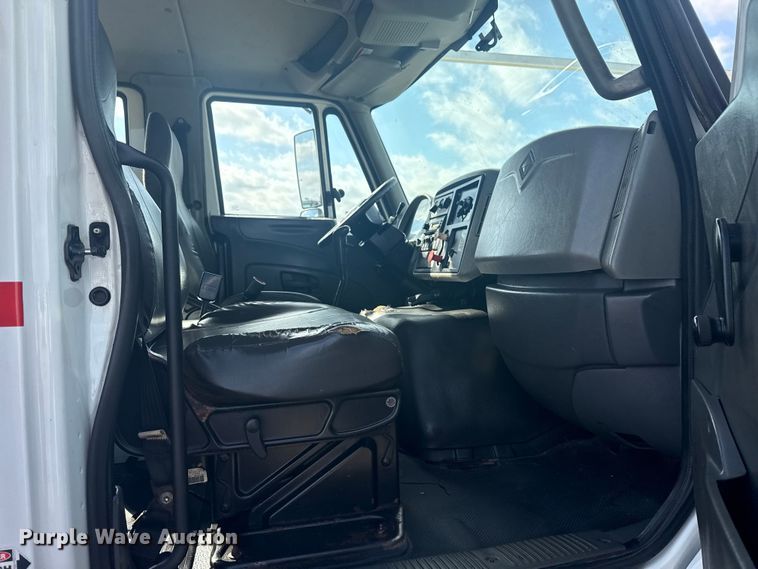 image for item EG1757 2013 International 7600 crane truck