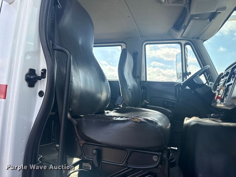 image for item EG1757 2013 International 7600 crane truck