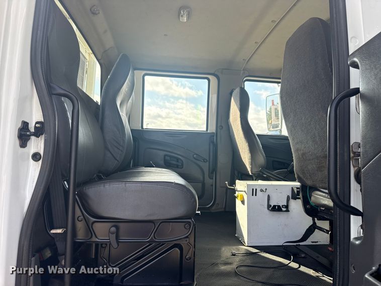 image for item EG1757 2013 International 7600 crane truck