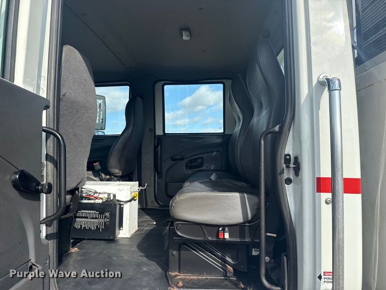 image for item EG1757 2013 International 7600 crane truck