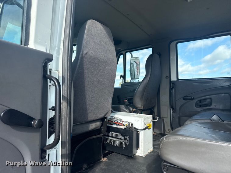 image for item EG1757 2013 International 7600 crane truck