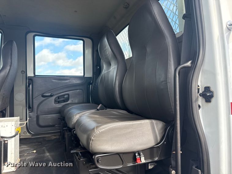 image for item EG1757 2013 International 7600 crane truck