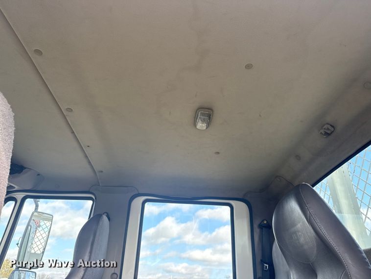 image for item EG1757 2013 International 7600 crane truck