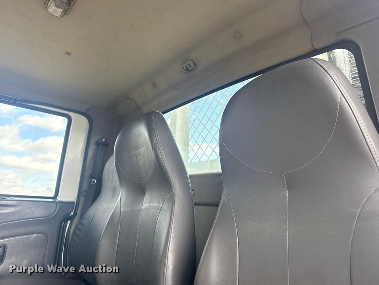 image for item EG1757 2013 International 7600 crane truck