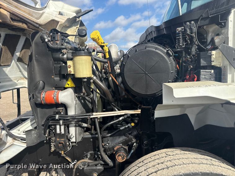 image for item EG1757 2013 International 7600 crane truck