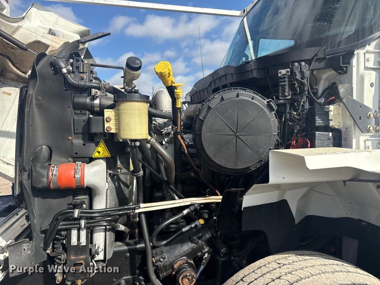 image for item EG1757 2013 International 7600 crane truck