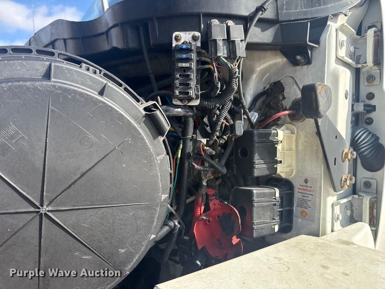 image for item EG1757 2013 International 7600 crane truck