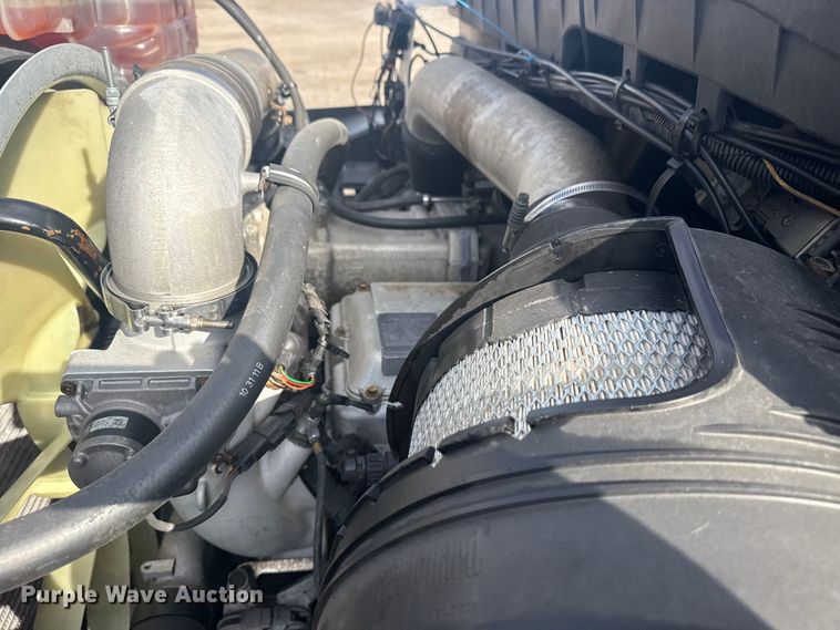 image for item EG1757 2013 International 7600 crane truck