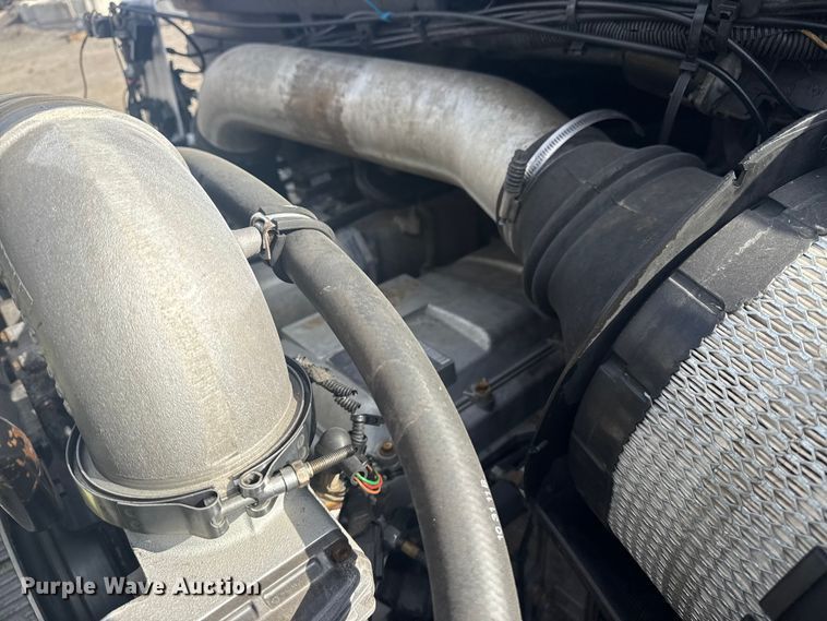 image for item EG1757 2013 International 7600 crane truck