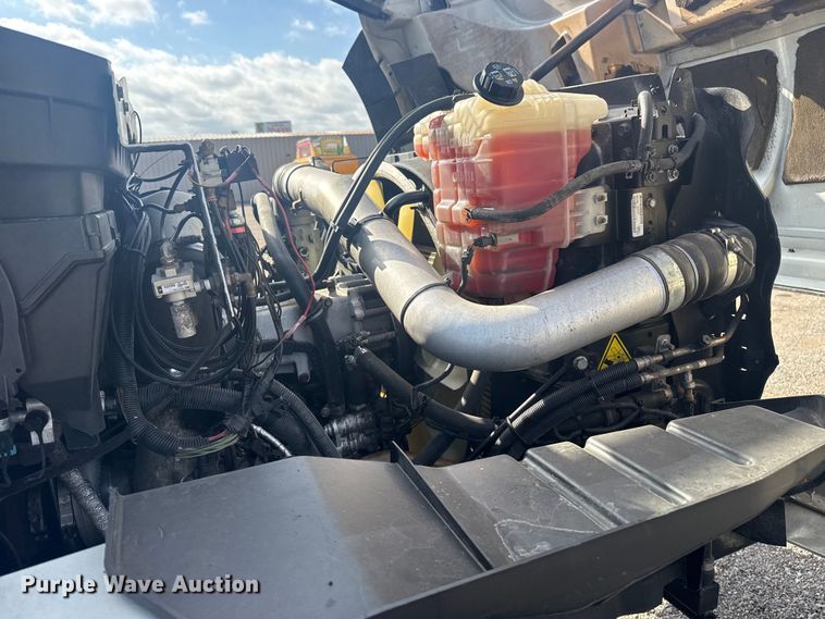 image for item EG1757 2013 International 7600 crane truck