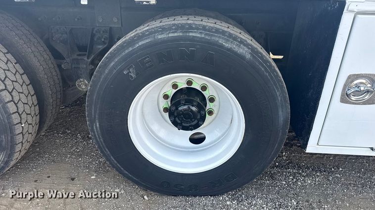 image for item EG1757 2013 International 7600 crane truck