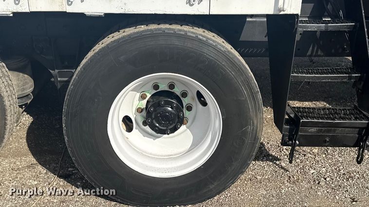 image for item EG1757 2013 International 7600 crane truck