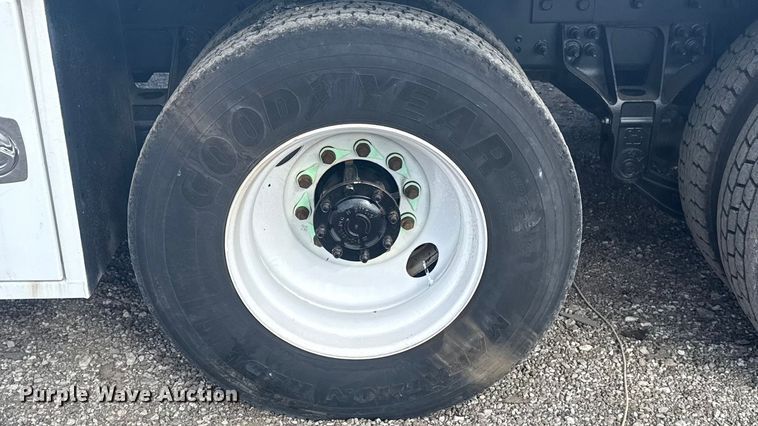 image for item EG1757 2013 International 7600 crane truck