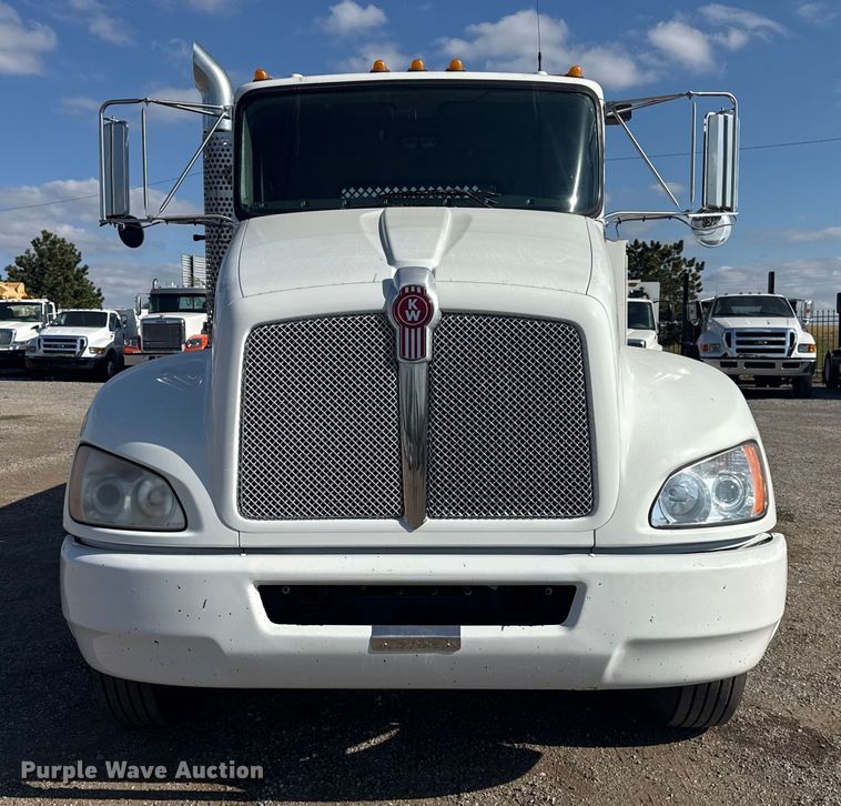 image for item EG1761 2010 Kenworth T370 utility / service truck