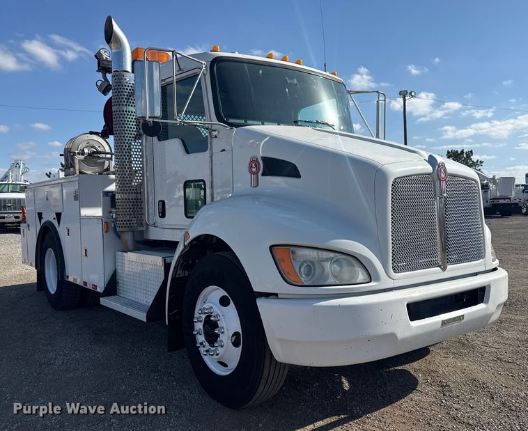 image for item EG1761 2010 Kenworth T370 utility / service truck