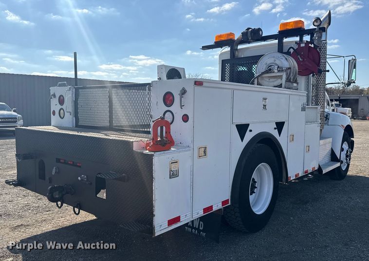 image for item EG1761 2010 Kenworth T370 utility / service truck