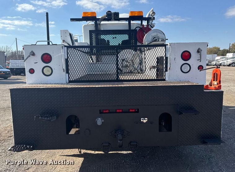 image for item EG1761 2010 Kenworth T370 utility / service truck