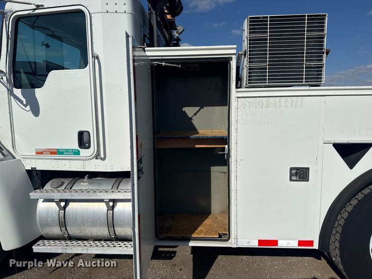 image for item EG1761 2010 Kenworth T370 utility / service truck