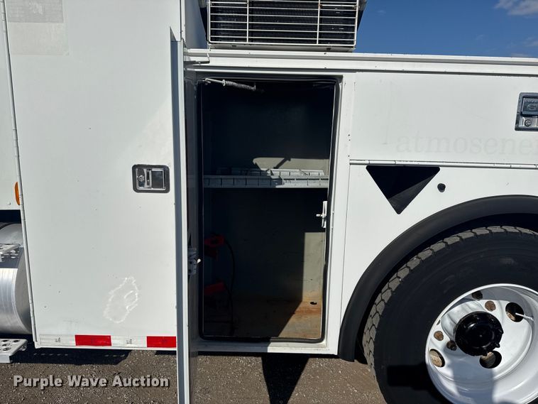 image for item EG1761 2010 Kenworth T370 utility / service truck