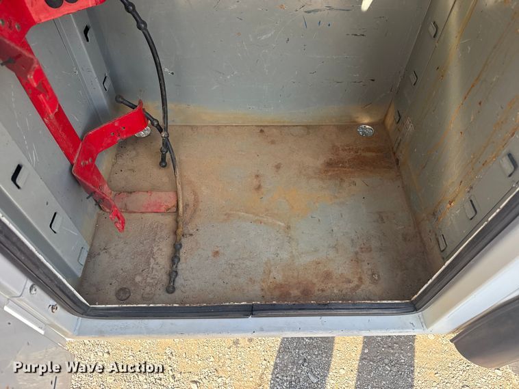 image for item EG1761 2010 Kenworth T370 utility / service truck