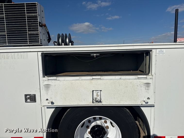 image for item EG1761 2010 Kenworth T370 utility / service truck