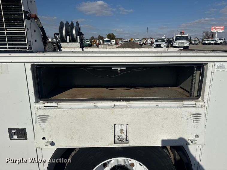 image for item EG1761 2010 Kenworth T370 utility / service truck