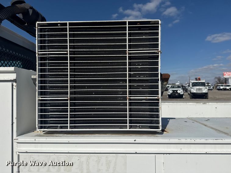 image for item EG1761 2010 Kenworth T370 utility / service truck