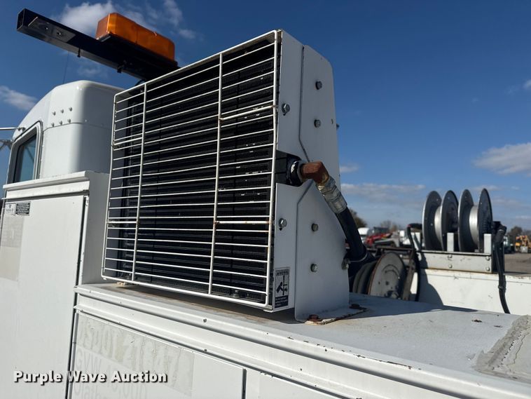 image for item EG1761 2010 Kenworth T370 utility / service truck