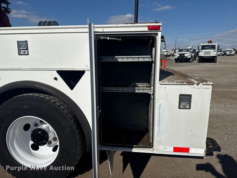 image for item EG1761 2010 Kenworth T370 utility / service truck