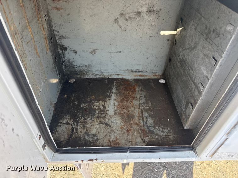 image for item EG1761 2010 Kenworth T370 utility / service truck