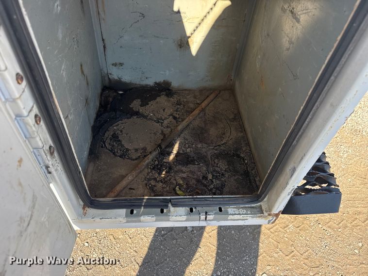 image for item EG1761 2010 Kenworth T370 utility / service truck